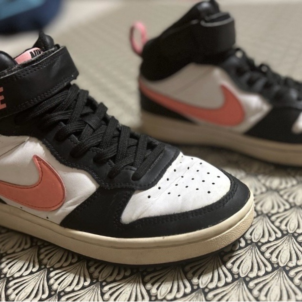 Nike Court Borough Mid 2 Basketball Kids Size 3.5 White/Black/Pink